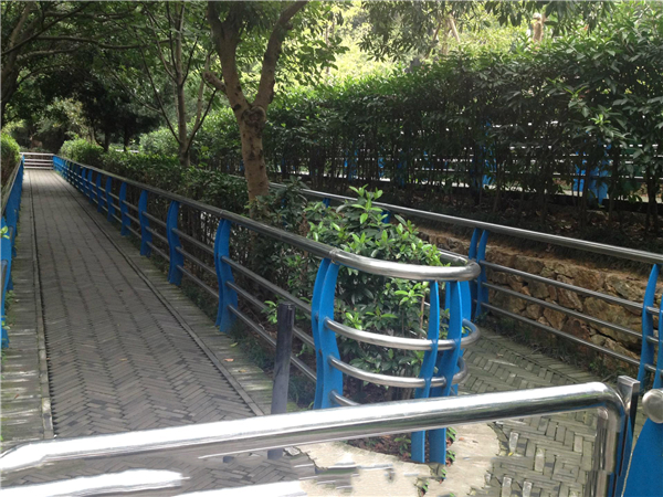 不銹鋼景觀護(hù)欄